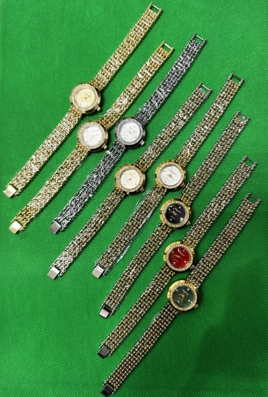 Goldis Model F – Vintage Red Dial (Gold Strap)