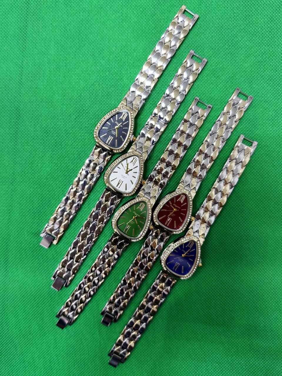 Goldis Model I – Silver Chain Watch with Black Dial (Ladies)